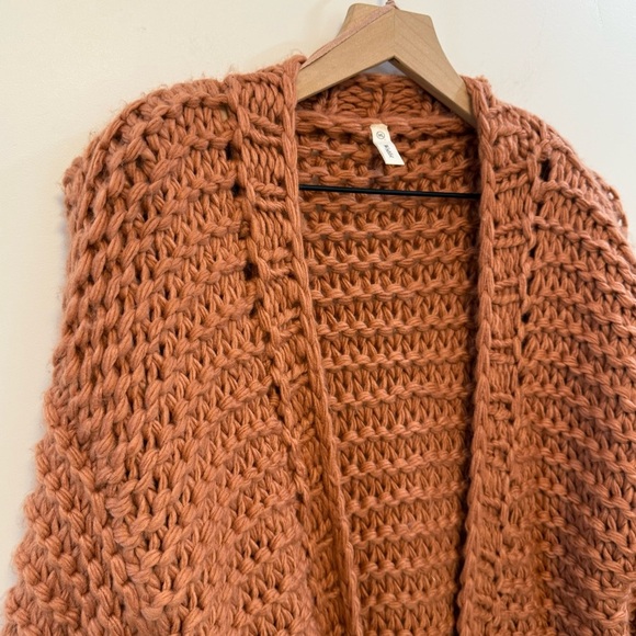 Chunky Knit Hand Made Oversized Cardigan
Sweater Pom Pom Sleeve - Picture 7 of 9